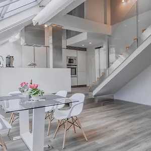 Luxury In Centre Apartment Prag