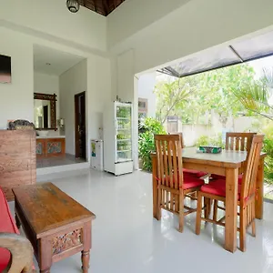 Wira & Privatunterkunft Uluwatu